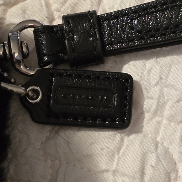 STUNNING LTD ED COACH AUTH NWOT BLACK RABBIT FUR WRISTLET CLUTCH 🤍 - Picture 5 of 6